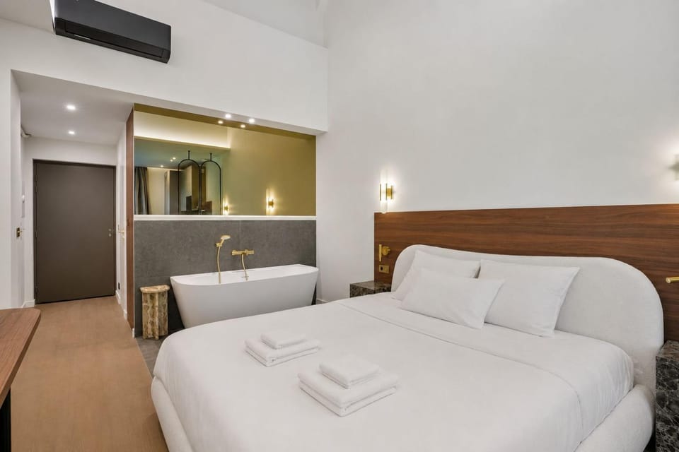 Bed, Bathroom, Photo of the whole room, Bedroom, towels, air conditioner