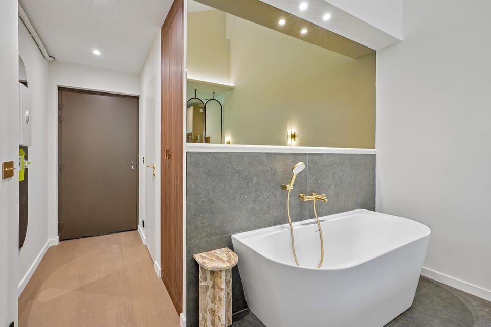 Bathroom, Bath