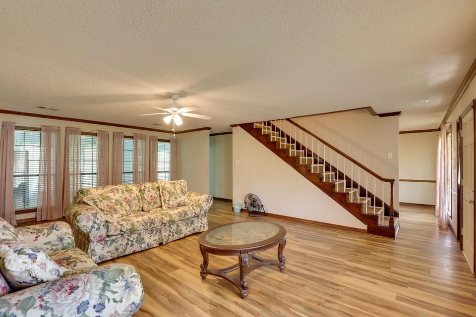 Spacious Shreveport Retreat: Pets Welcome! House in Shreveport