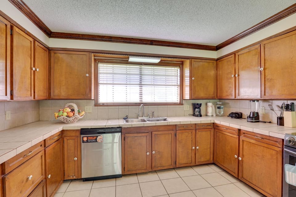 Spacious Shreveport Retreat: Pets Welcome! House in Shreveport