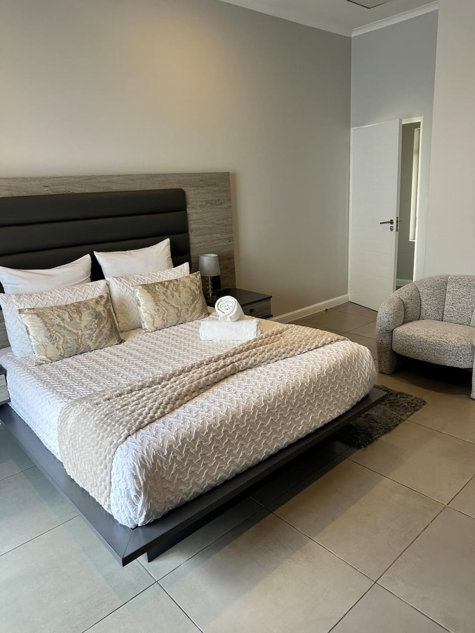 Morningside Exec Pod 3, 9-min to Sandton City Apartment in Sandton