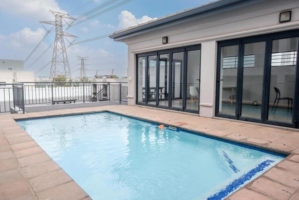 Morningside Exec Pod 3, 9-min to Sandton City Apartment in Sandton
