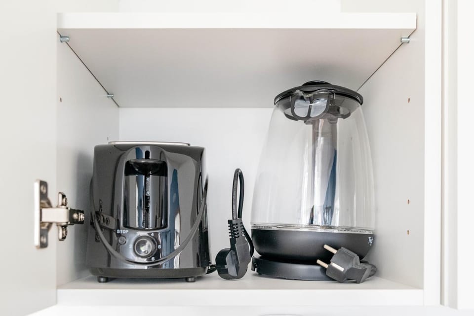 Coffee/tea facilities, toaster