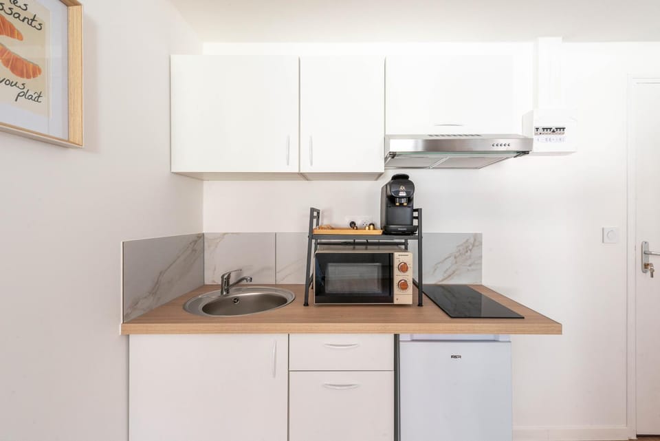 Kitchen or kitchenette, stove