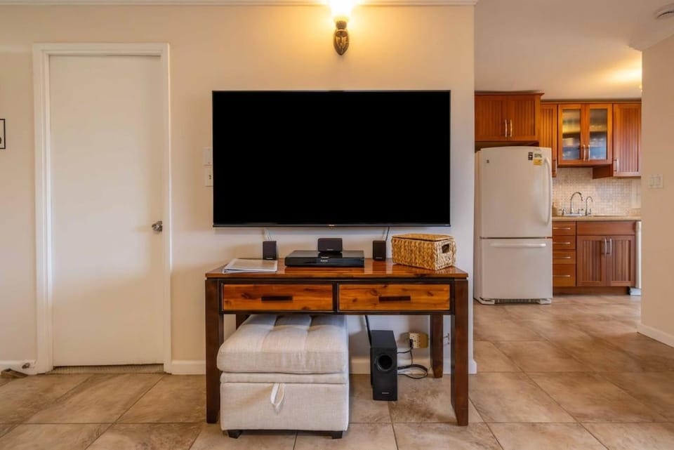 THE NEST - Cozy, Quiet - Blocks to Beaches Apartment in Kihei