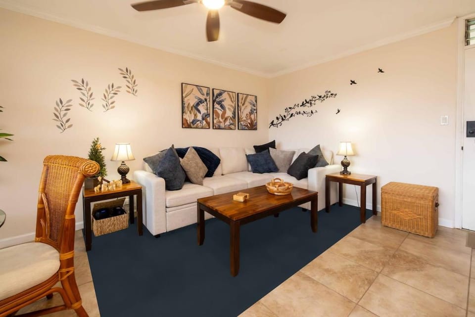 THE NEST - Cozy, Quiet - Blocks to Beaches Apartment in Kihei