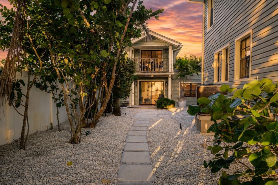 On the Beach Retreat Sleeps 6 Apartment in Indian Rocks Beach