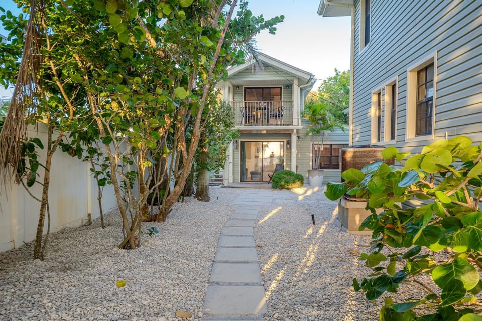 On the Beach Retreat Sleeps 6 Apartment in Indian Rocks Beach