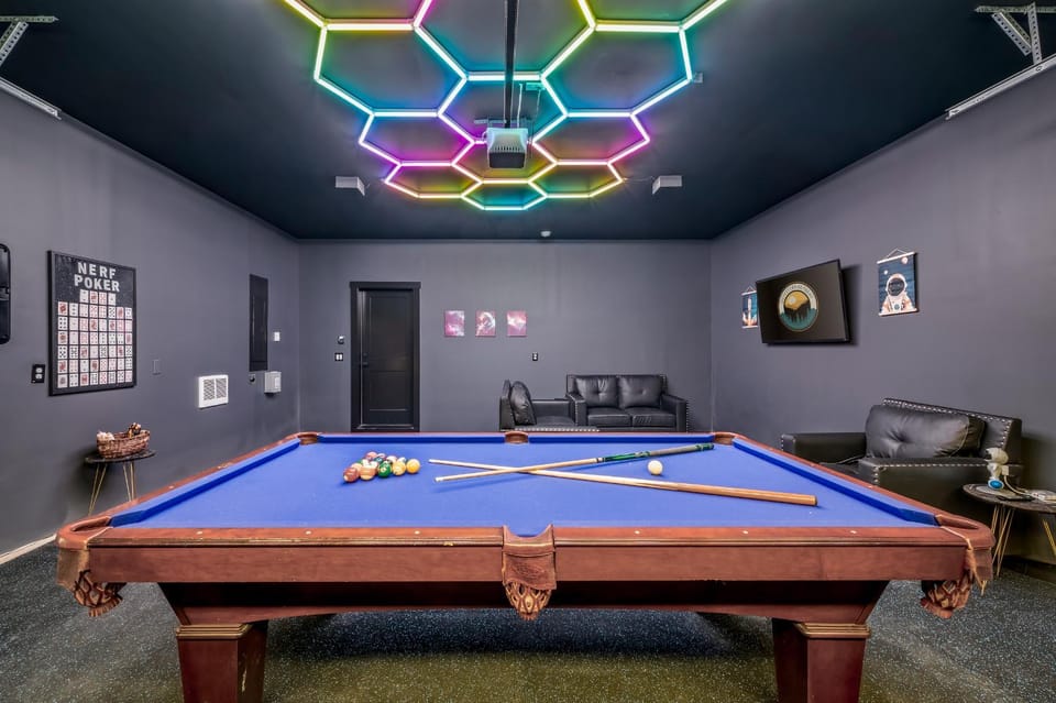 Hidden Speakeasy, Hot Tub & Game Room, Sleeps 12 House in Cle Elum