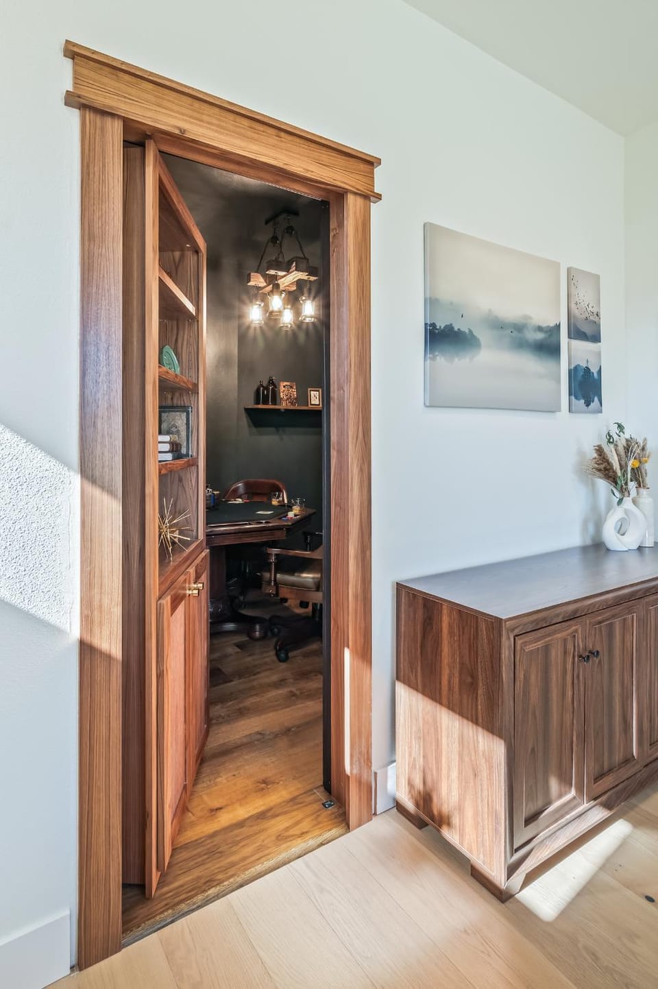 Hidden Speakeasy, Hot Tub & Game Room, Sleeps 12 House in Cle Elum