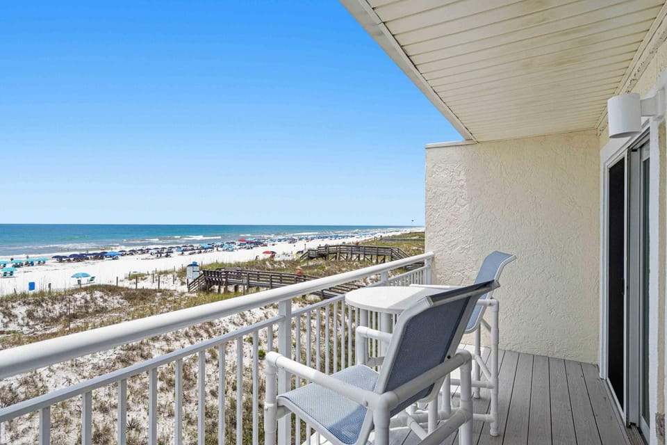 Beachfront 1BR Condo with Private Balcony House in Okaloosa Island