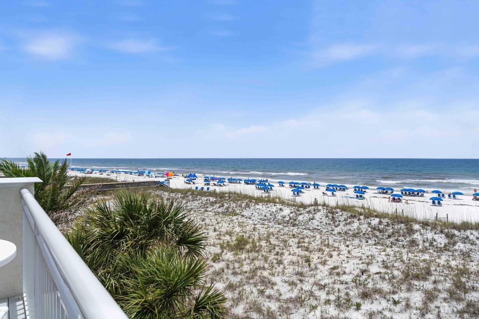 Beachfront 1BR Condo with Private Balcony House in Okaloosa Island