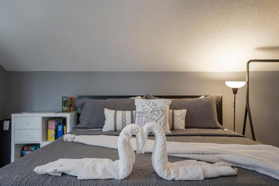 Bed, Game Room, Hiking, Evening entertainment, Bedroom, Parking