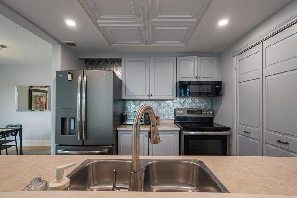 River view, oven, storage, stove, stove, toaster, toaster, kitchen, kitchen