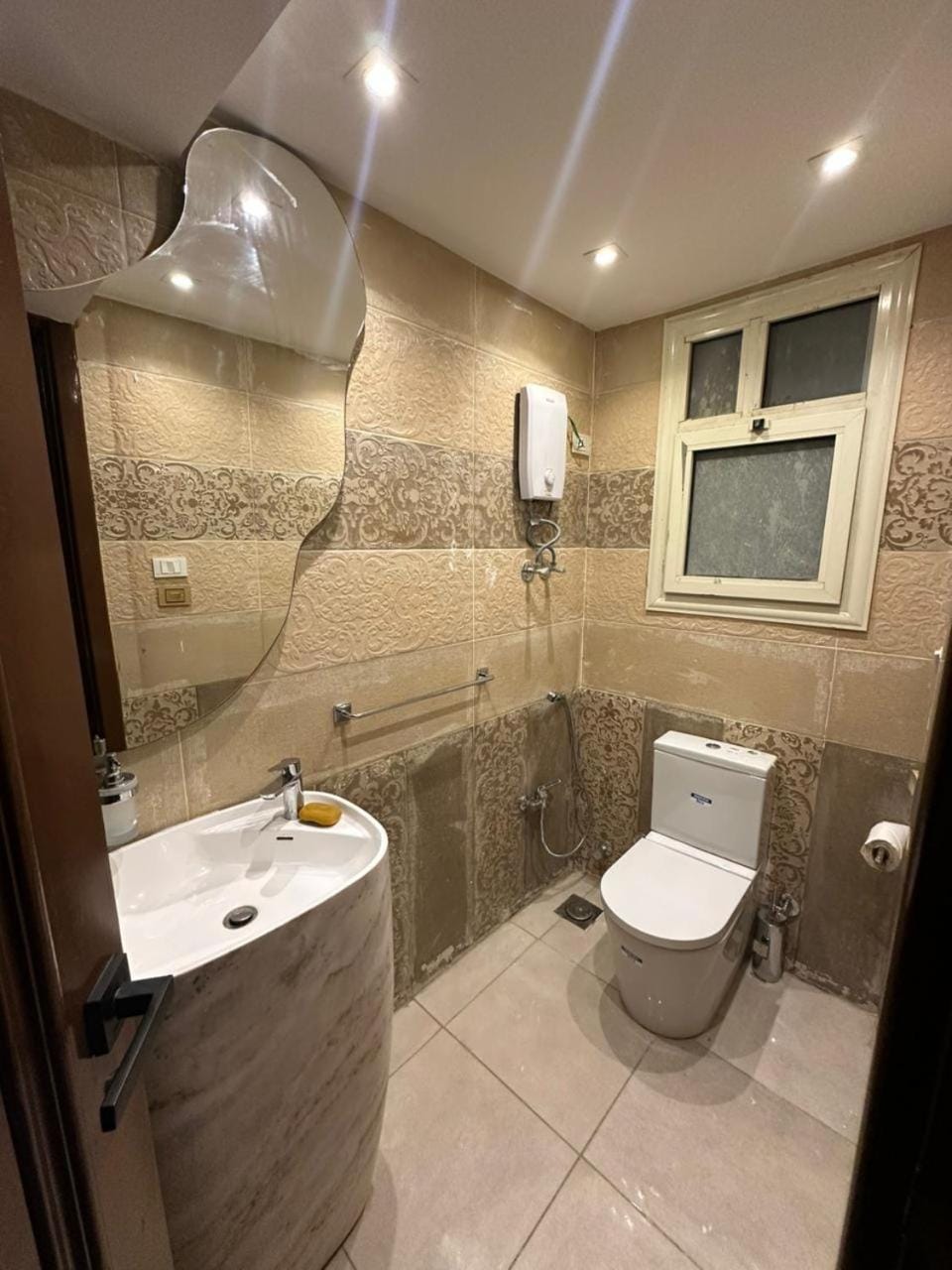 Shower, Toilet, Bathroom, bidet, towels
