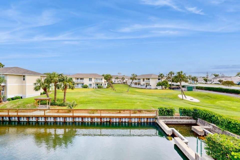 Waterfront condo in private beach resort best free amenities in Destin House in Destin