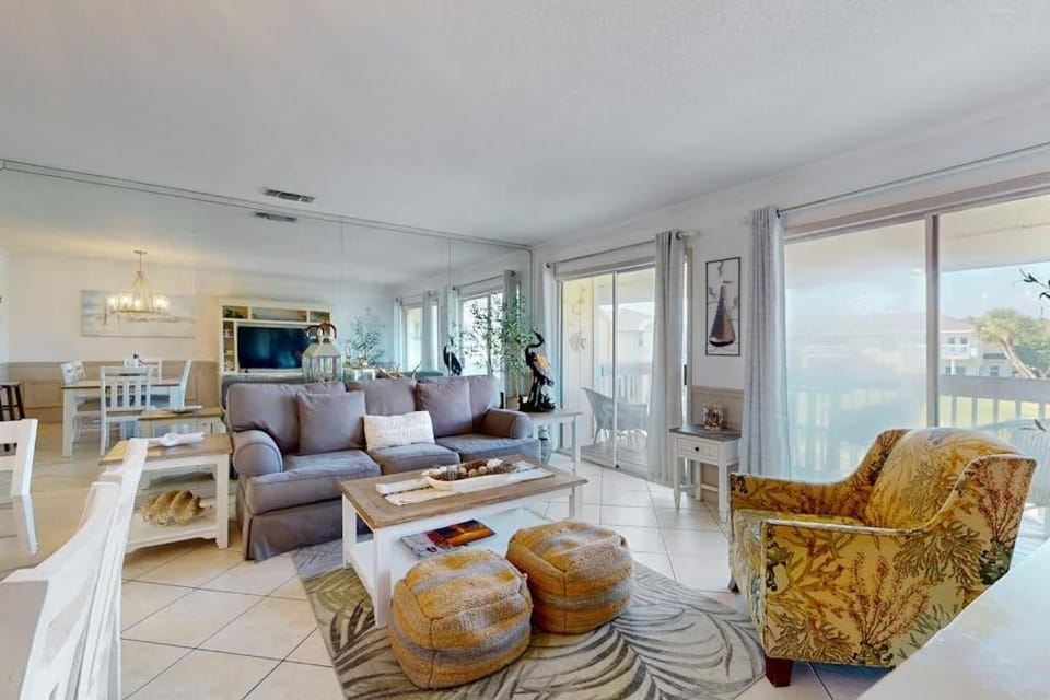 Waterfront condo in private beach resort best free amenities in Destin House in Destin