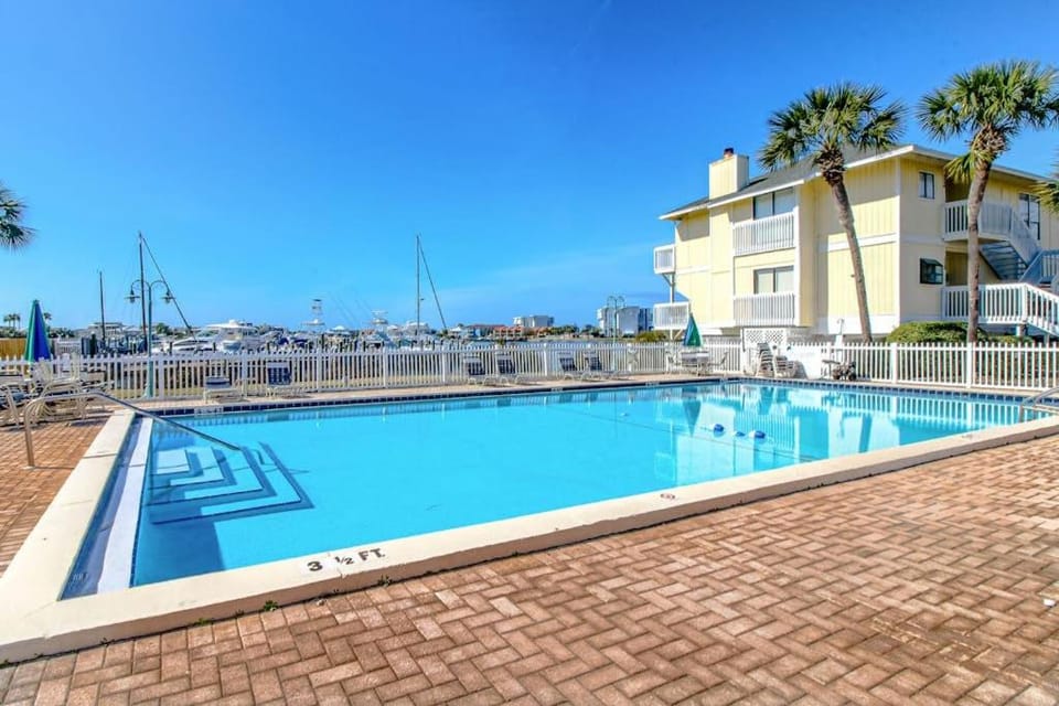 Waterfront condo in private beach resort best free amenities in Destin House in Destin