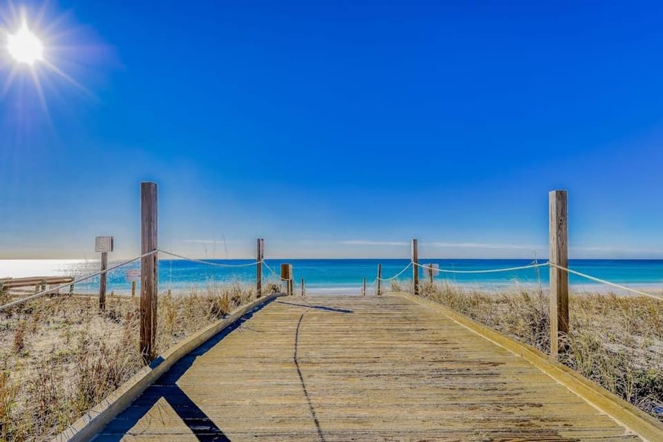 Dog-friendly condo with a pool hot tub & tennis courts - walk to the beach House in Destin