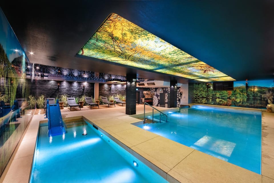 Pool view, Swimming pool, sunbed