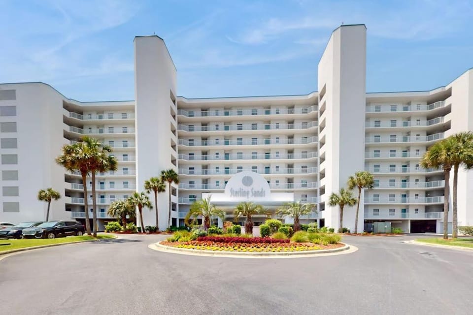 Vibrant condo on the Gulf with pool fitness room & playground House in Destin