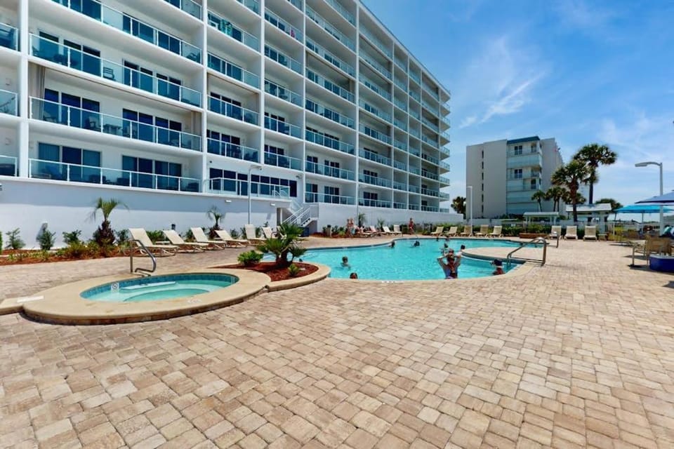 Stunning Gulf-Front Condo Pool & Beach House in Destin