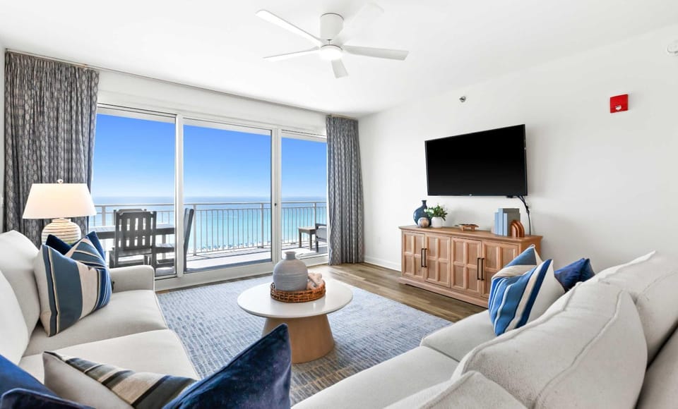 Sterling Shores 1007 Deluxe condo w gulf view private balcony - shared fitness room and BBQ area House in Destin