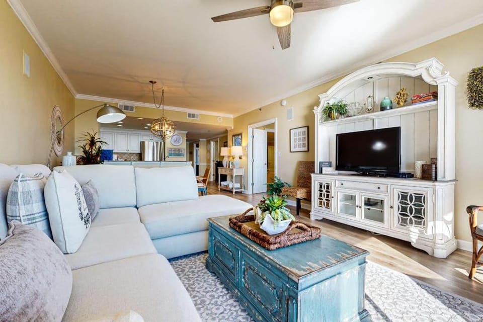Ocean view condo with pool gym grill scenic balcony open layout W&D & AC House in Destin