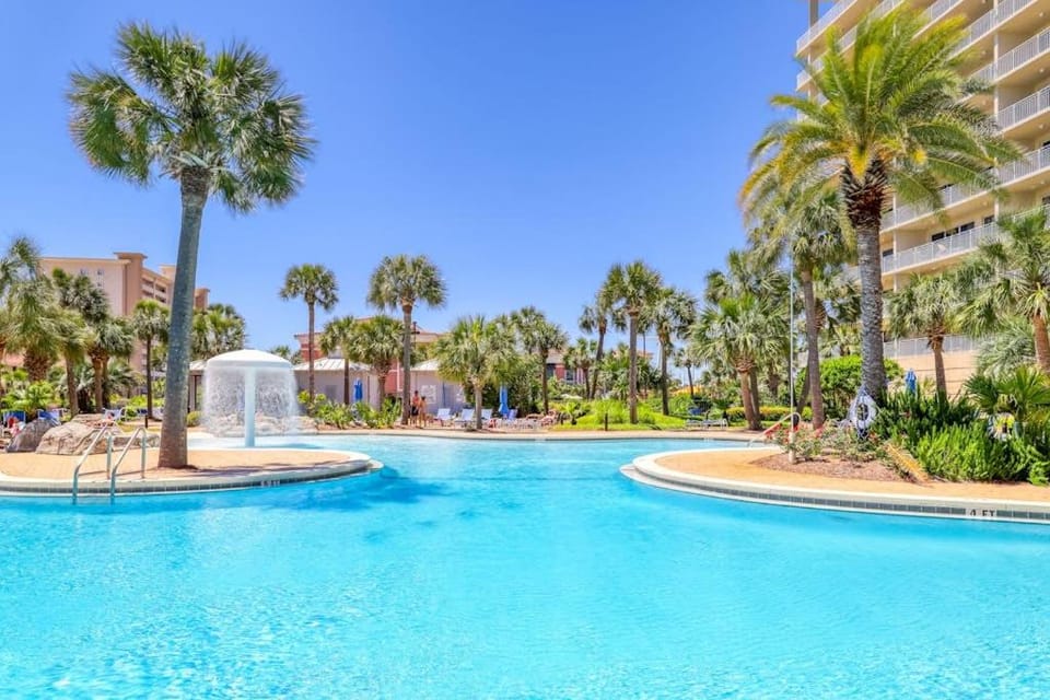 Ocean view condo with pool gym grill scenic balcony open layout W&D & AC House in Destin