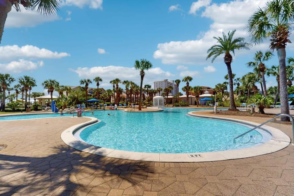 Cozy Condo Private balcony Free chairs & umbrella Near the Beach House in Destin