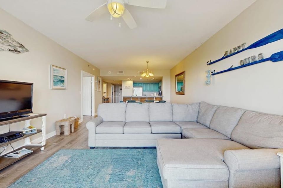 Cozy Condo Private balcony Free chairs & umbrella Near the Beach House in Destin