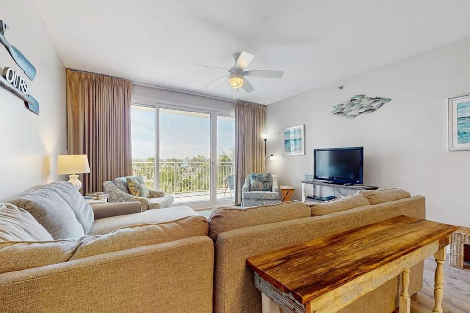 Cozy Condo Private balcony Free chairs & umbrella Near the Beach House in Destin