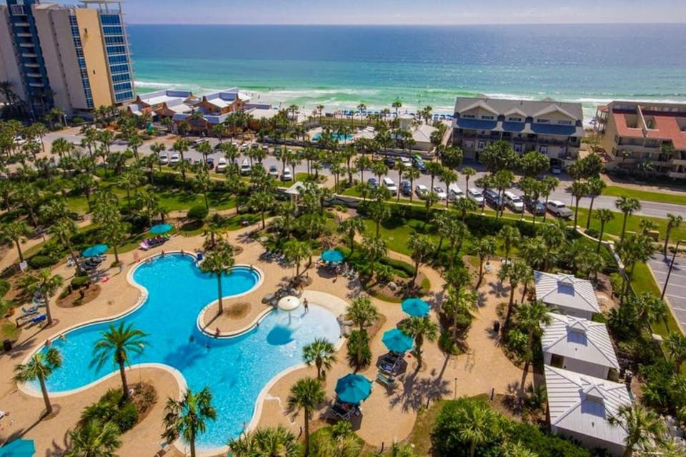 Sterling Shores 406 Dual Suite gem at Sterling Shores with ocean views two shared pools AC WiFi & W&D House in Destin