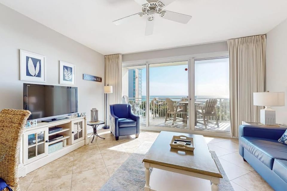 Sterling Shores 406 Dual Suite gem at Sterling Shores with ocean views two shared pools AC WiFi & W&D House in Destin