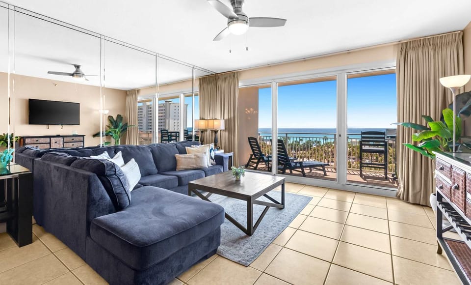 5th-floor condo with Gulf views heated pool gym BBQ area & private balcony House in Destin