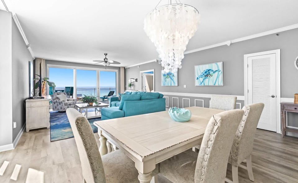 Stylish beach condo with gulf views shared pool gym & WiFi - walk to the beach House in Destin