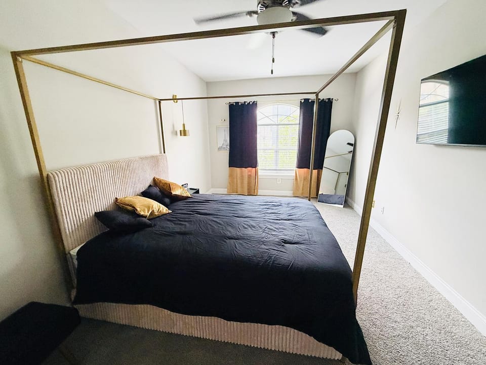 Bed, Photo of the whole room, Bedroom