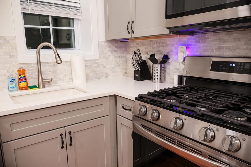 1BR Cornhill High Falls DT Wi-Fi Kitchen TV House in Brighton