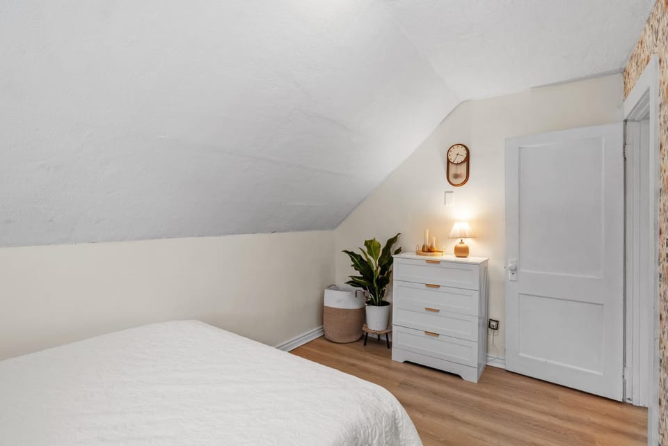 Stylish Boho 2BR New Furnishing Quite Area Apartment in Liverpool