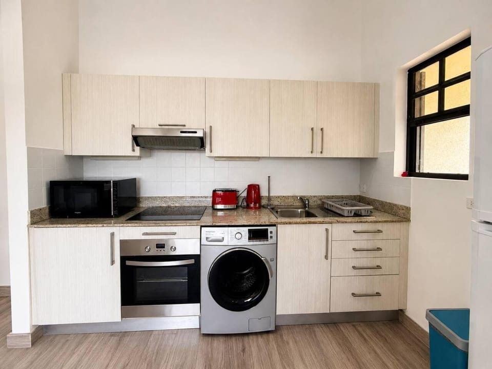 Ixora 7 - 1 Bed Apartment In Holetown w/ Pool & AC Apartment in Holetown