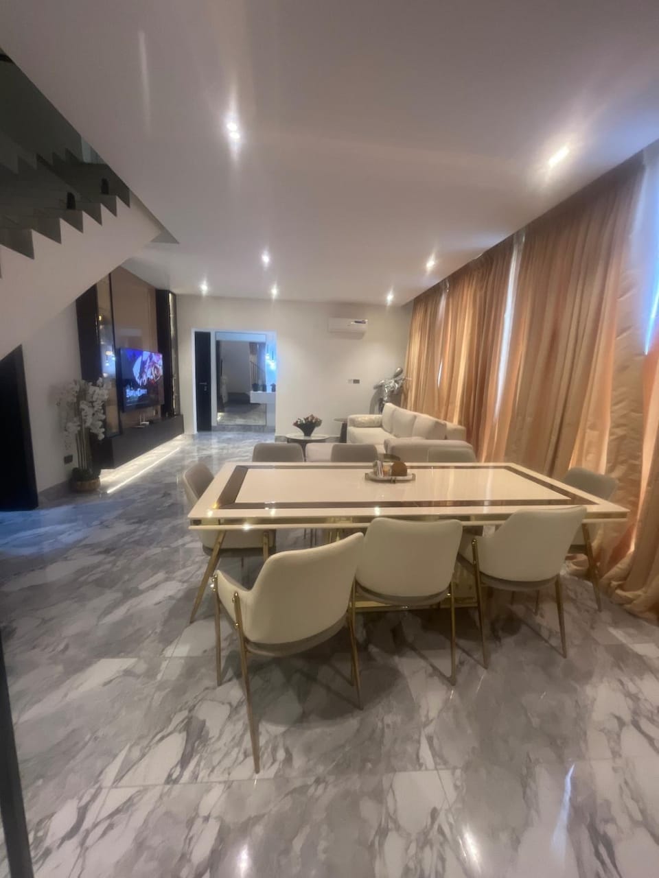 Luxury Maisonette with BQ Glover Apartment in Lagos