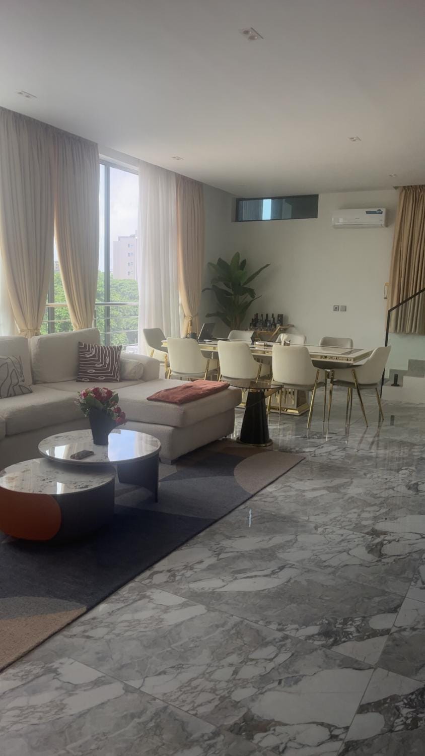 Luxury Maisonette with BQ Glover Apartment in Lagos