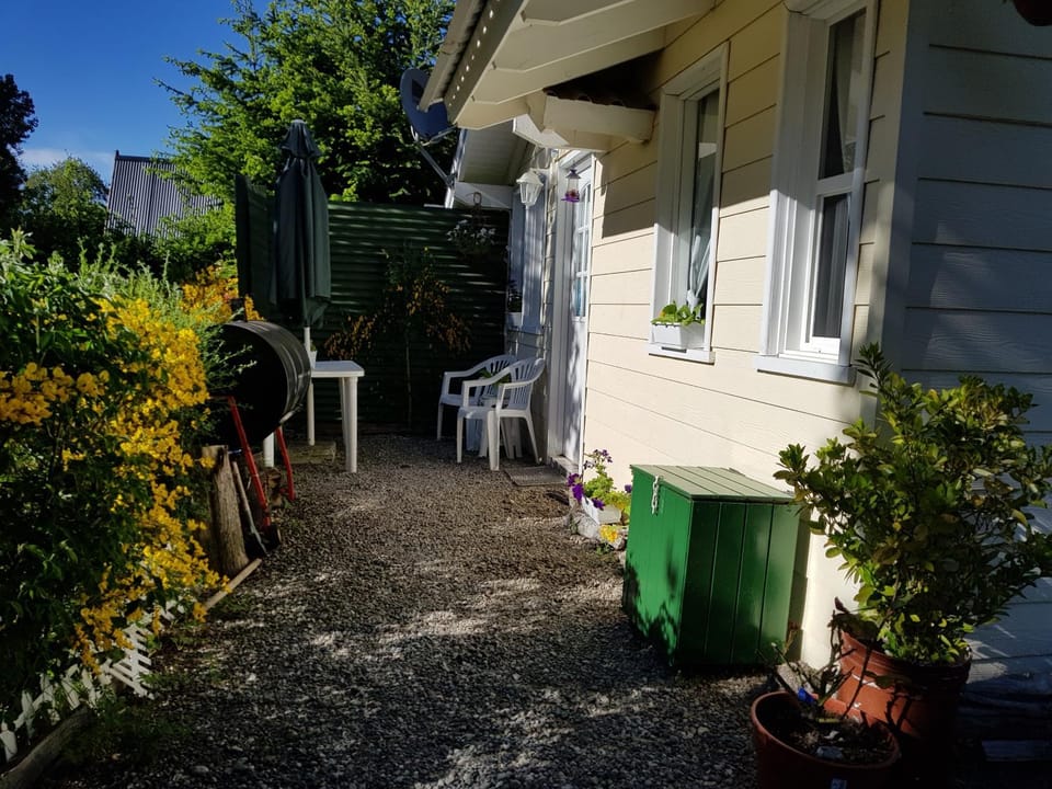 Spring, Off site, Garden, Lobby or reception, Time of day