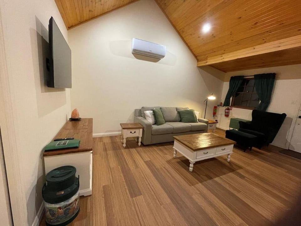The Shack - In the Heart of St Albans Villa in Webbs Creek