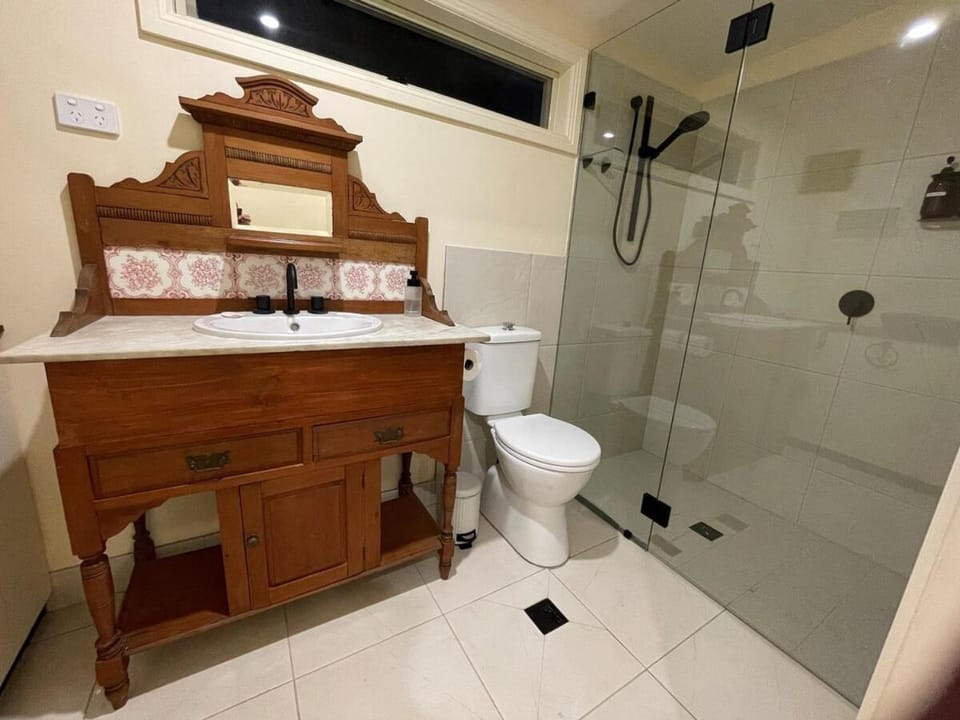 The Shack - In the Heart of St Albans Villa in Webbs Creek