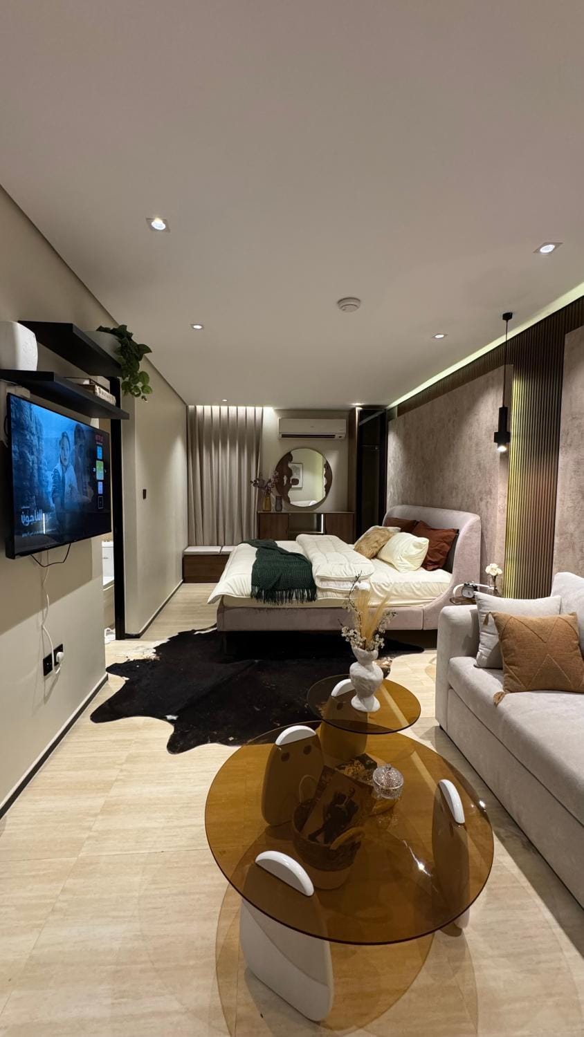 Bed, TV and multimedia, Photo of the whole room, Bedroom