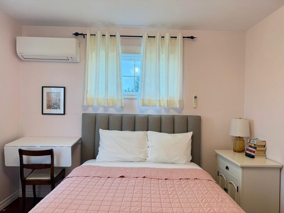 Private MasterBedroom Bed and Breakfast in Charlottetown