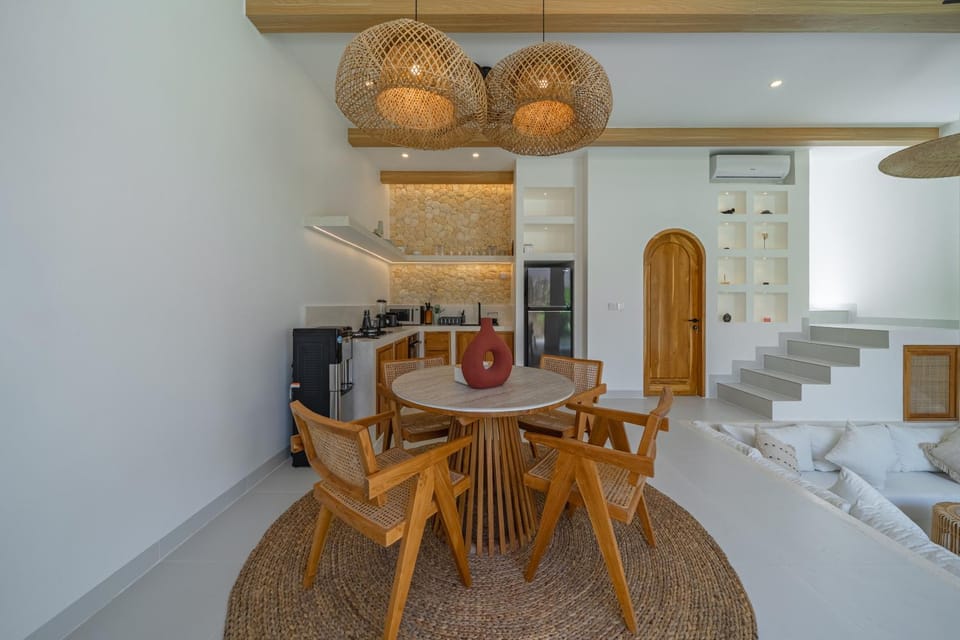 Maiora Hills - Chic 2BR Villa in Central Canggu, 4 Mins to Beach! Villa in North Kuta