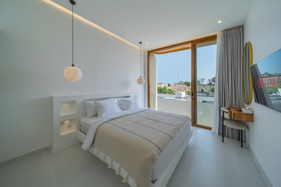 Maiora Hills - Chic 2BR Villa in Central Canggu, 4 Mins to Beach! Villa in North Kuta