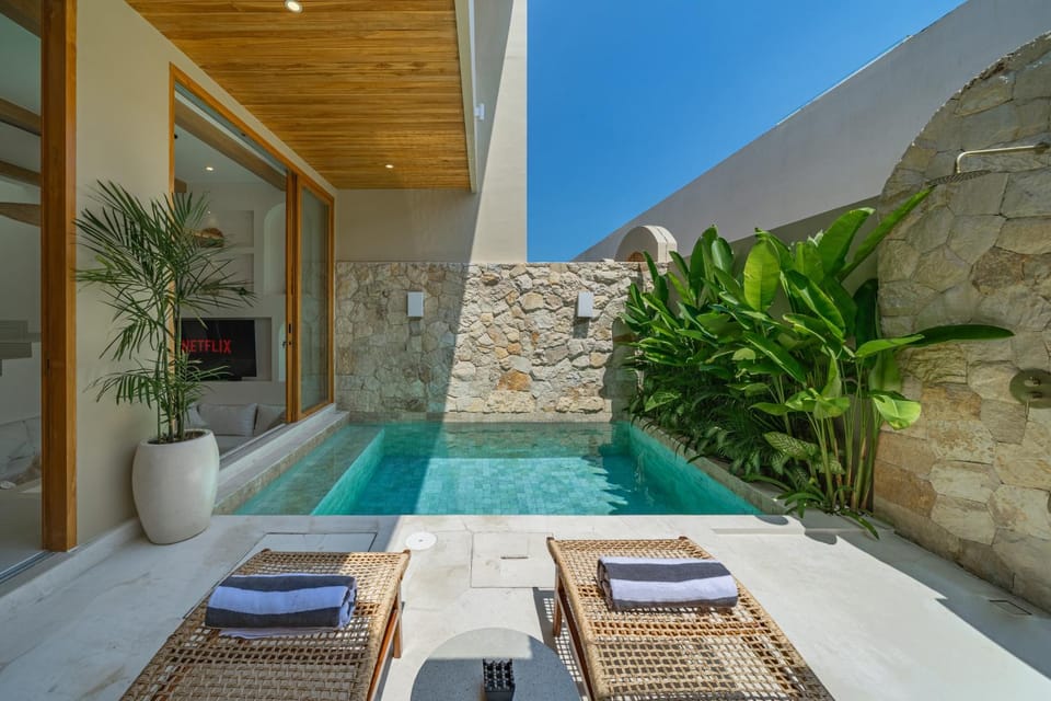 Maiora Hills - Chic 2BR Villa in Central Canggu, 4 Mins to Beach! Villa in North Kuta